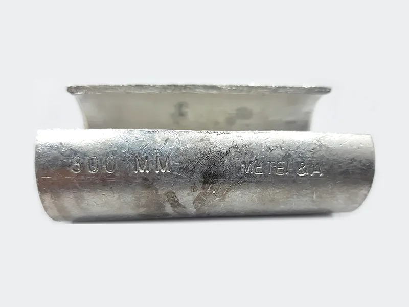 Unión abierta tipo C de cobre estañado, con la marca METEL&A grabada