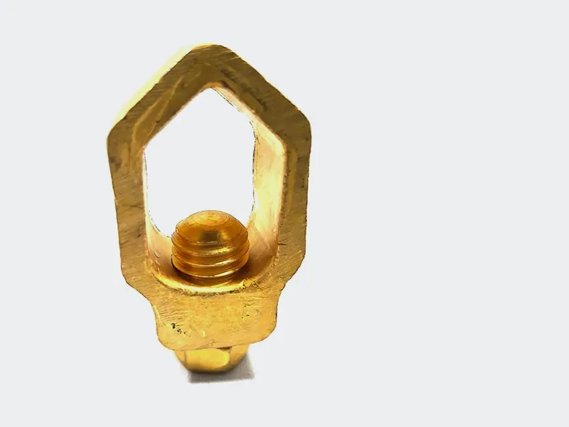 Conector A-B de bronce forjado